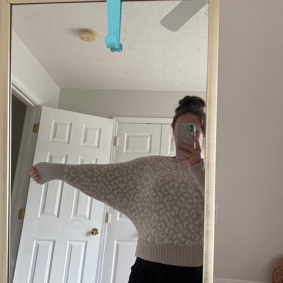 Jessica Simpson leopard/cheetah print sweater - Picture 5 of 7